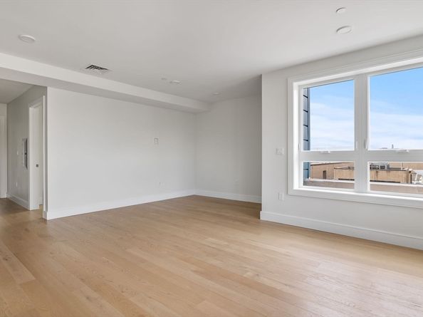 301 Border Street 513, Boston MA 02128