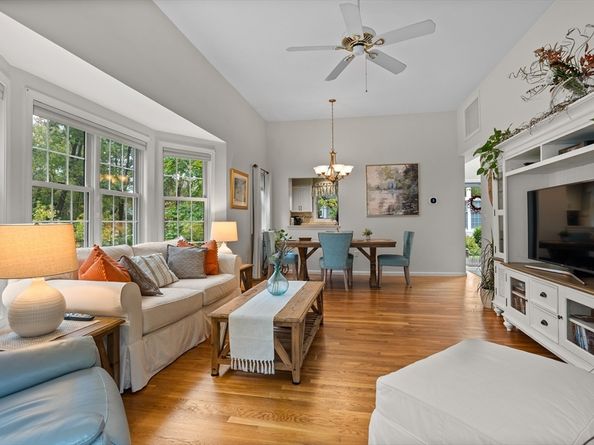 12 Brewster Lane 12, Acton MA 01720