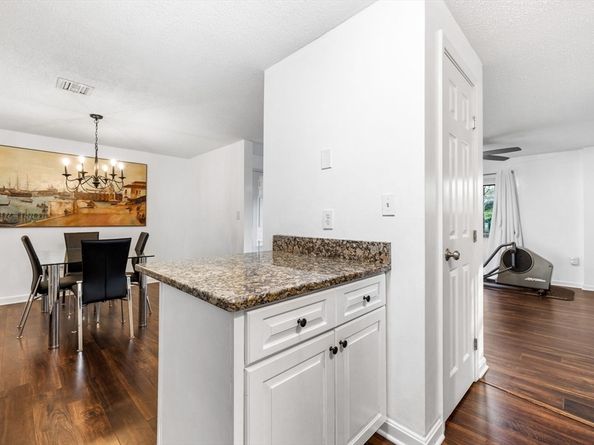 14 Bourbon St 25, Peabody MA 01960