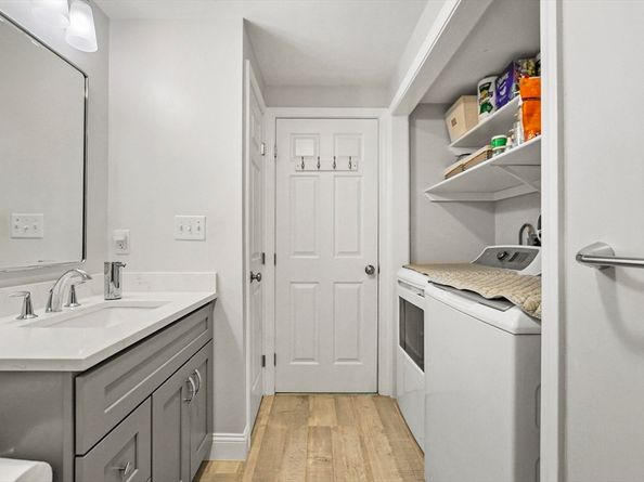14 Bourbon St 25, Peabody MA 01960