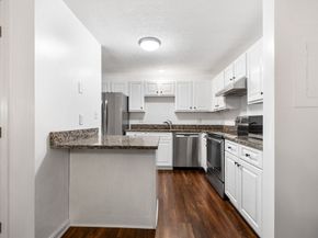 14 Bourbon St 25, Peabody MA 01960