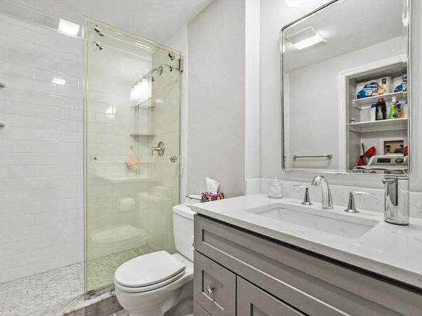 14 Bourbon St 25, Peabody MA 01960