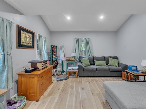 21 Myrtle Ave, Sterling MA 01564