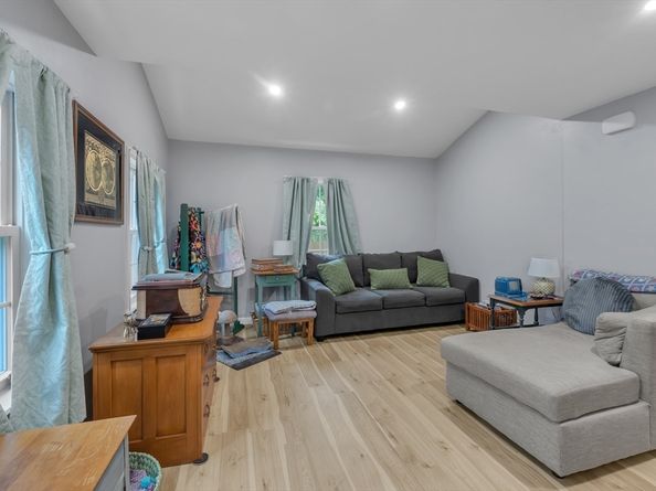 21 Myrtle Ave, Sterling MA 01564
