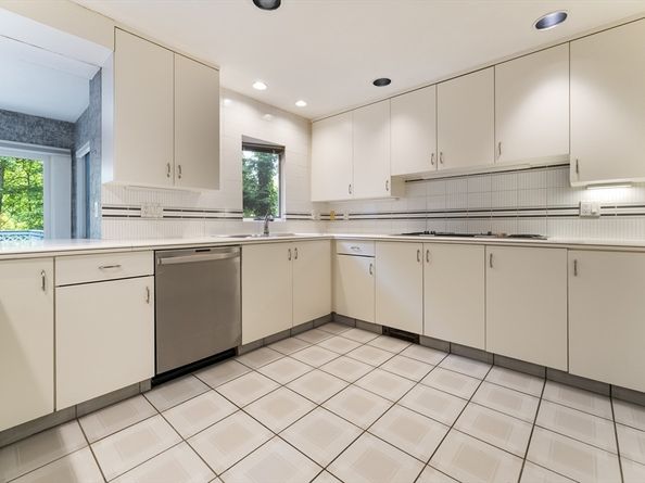 9 Dennison Rd, Worcester MA 01609