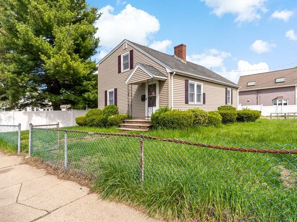 60 Lynn St, Peabody MA 01960