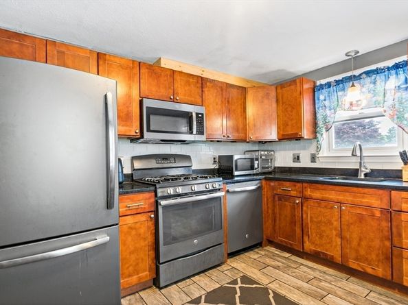 60 Lynn St, Peabody MA 01960