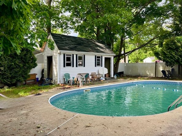 206 Pine St, Brockton MA 02302