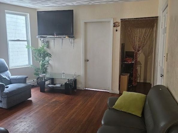 192 Chestnut St, Chelsea MA 02150