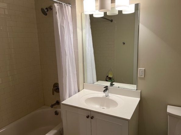 321 Hammond Pond Pkwy U301, Brookline MA 02467