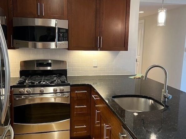 321 Hammond Pond Pkwy U301, Brookline MA 02467