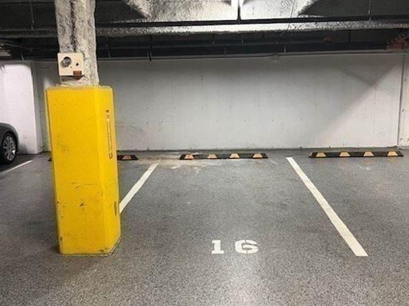 321 Hammond Pond Pkwy U301, Brookline MA 02467