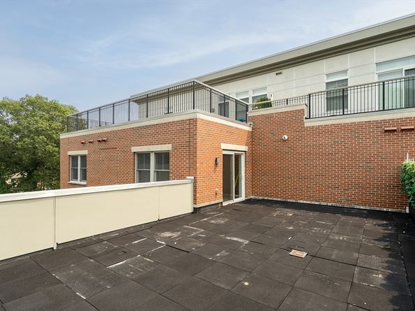 321 Hammond Pond Pkwy U301, Brookline MA 02467