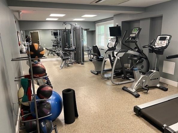 321 Hammond Pond Pkwy U301, Brookline MA 02467