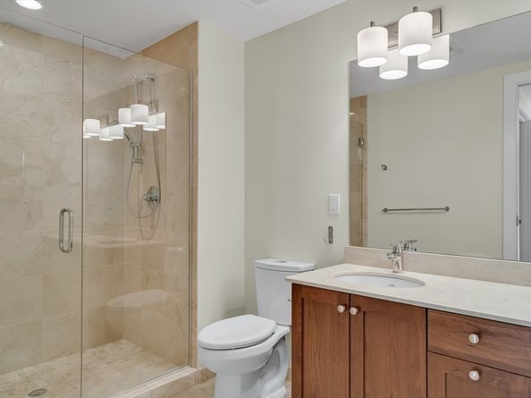 321 Hammond Pond Pkwy U301, Brookline MA 02467