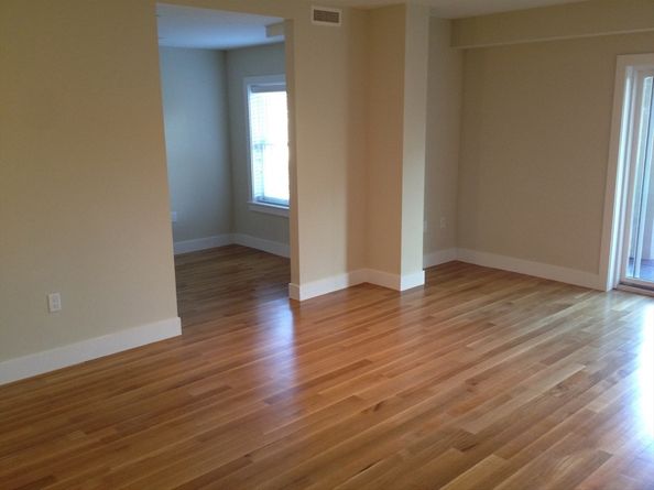 321 Hammond Pond Pkwy U301, Brookline MA 02467