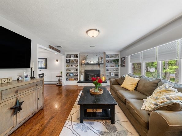 12 Nancy Road, Natick MA 01760