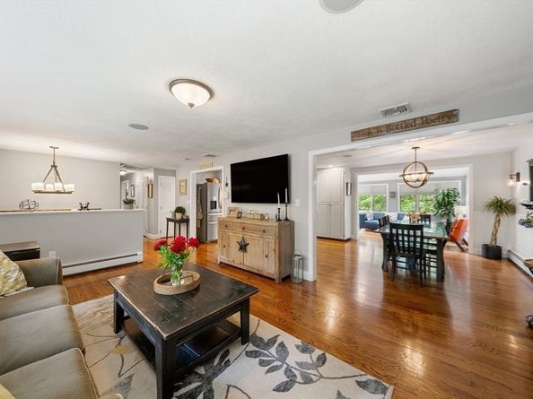 12 Nancy Road, Natick MA 01760