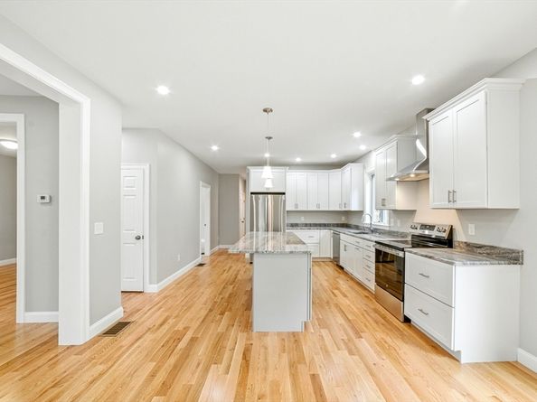 3 Hillside Ave, Westford MA 01886