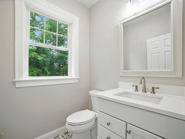 3 Hillside Ave, Westford MA 01886