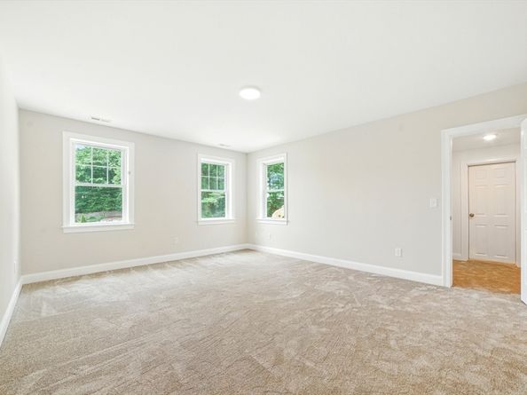 3 Hillside Ave, Westford MA 01886