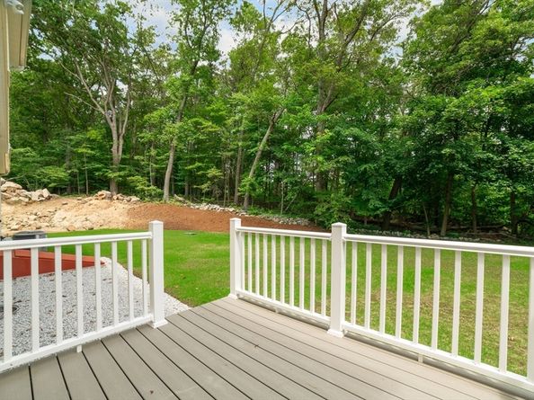3 Hillside Ave, Westford MA 01886