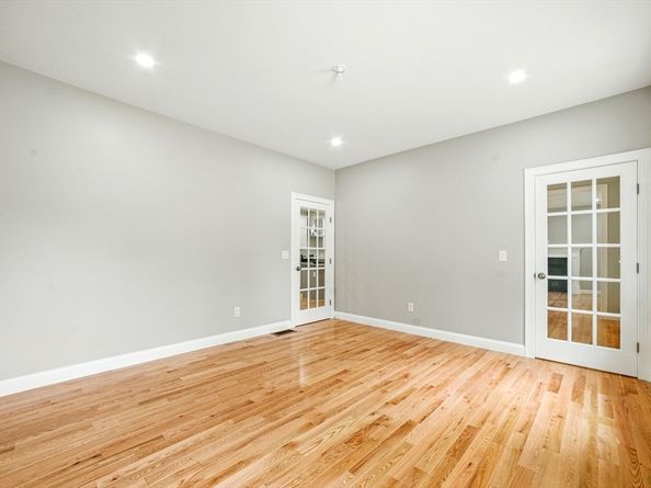 3 Hillside Ave, Westford MA 01886