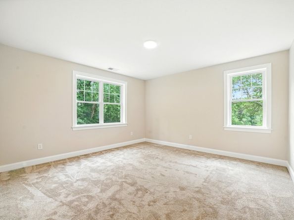 3 Hillside Ave, Westford MA 01886
