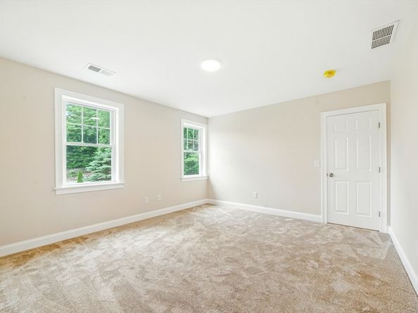 3 Hillside Ave, Westford MA 01886