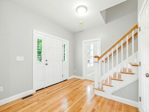 3 Hillside Ave, Westford MA 01886