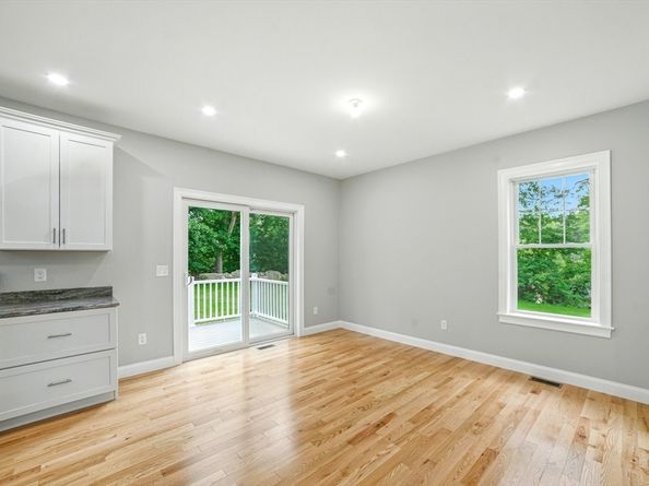 3 Hillside Ave, Westford MA 01886