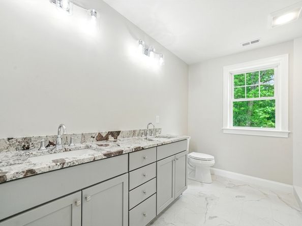 3 Hillside Ave, Westford MA 01886