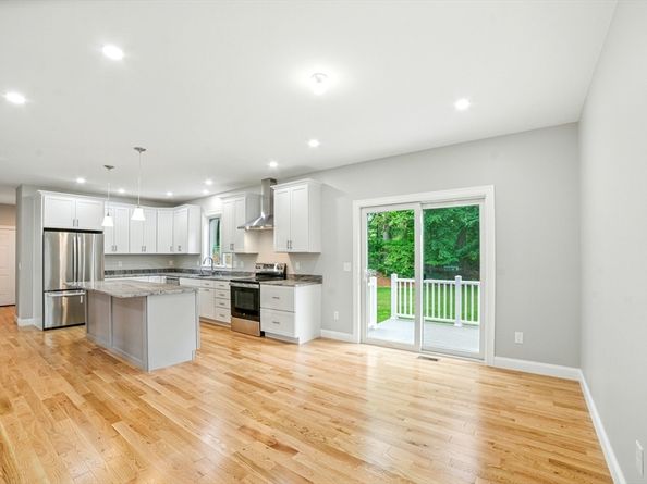 3 Hillside Ave, Westford MA 01886