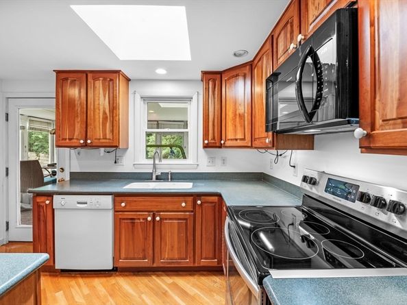 452 Lowell, Reading MA 01867