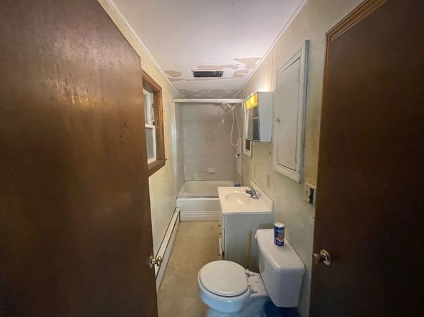 97 Worcester St, Southbridge MA 01550