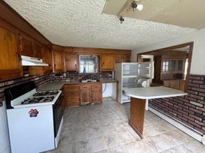 97 Worcester St, Southbridge MA 01550