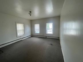 97 Worcester St, Southbridge MA 01550