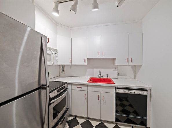19 Winchester St 110, Brookline MA 02446
