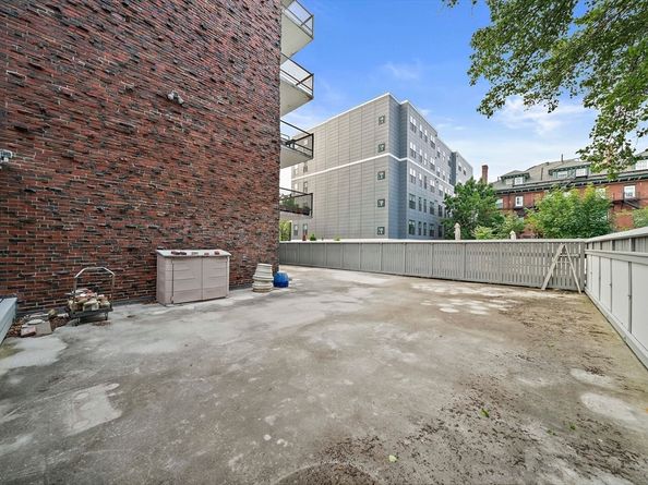 19 Winchester St 110, Brookline MA 02446