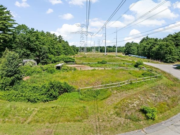 18 Russell Holmes Way, Carver MA 02330