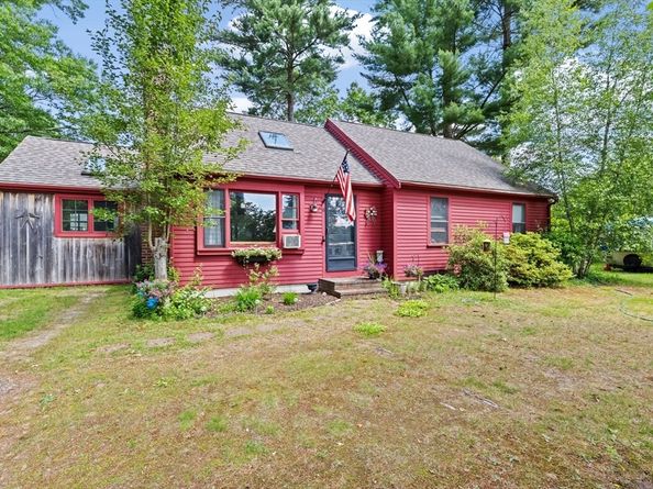 18 Russell Holmes Way, Carver MA 02330