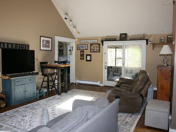 18 Russell Holmes Way, Carver MA 02330