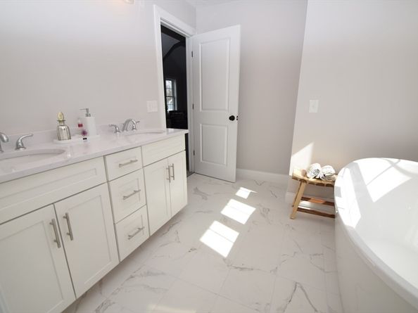 5 Clarendon Circle Lot 4, Holbrook MA 02343