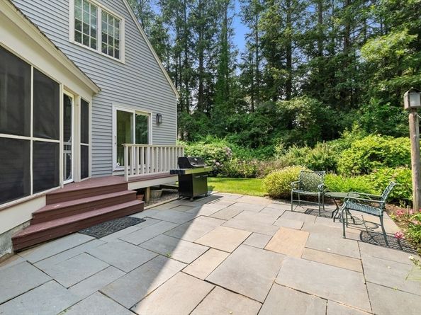 18 Phillips Pond Rd 18, Natick MA 01760