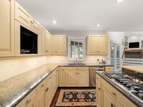 18 Phillips Pond Rd 18, Natick MA 01760