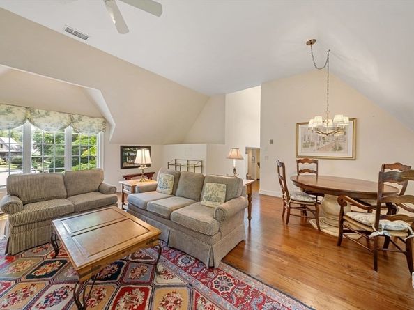 18 Phillips Pond Rd 18, Natick MA 01760