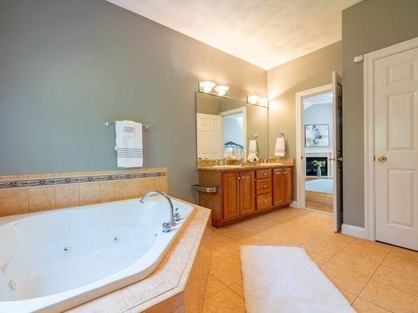 2 Regency Ridge, Andover MA 01810