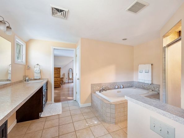 477 Webster St, Marshfield MA 02050