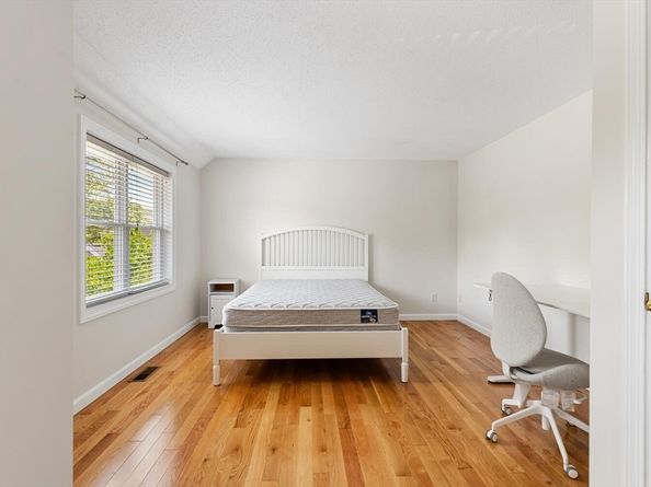 29 Grove Lane 29, Burlington MA 01803