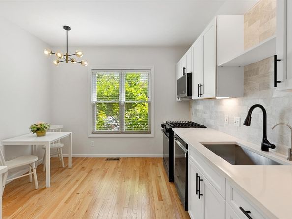 29 Grove Lane 29, Burlington MA 01803